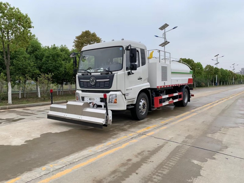 東風(fēng)天錦   路面養護車(chē)
